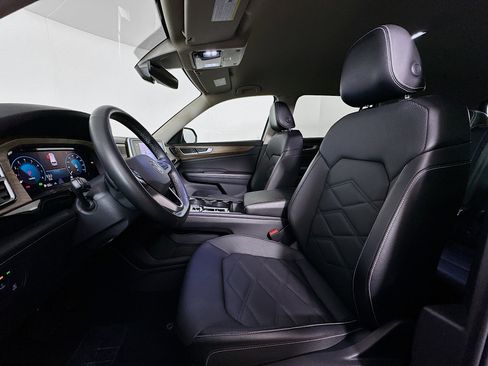 Used 2025 Volkswagen Atlas SE image 13