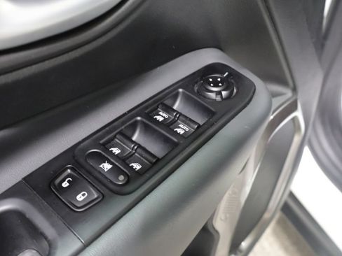 Used 2023 Jeep Renegade Latitude AWD/4WD image 13