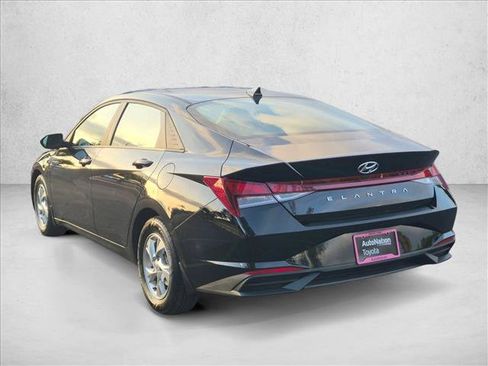 Used 2022 Hyundai Elantra SE FWD image 8