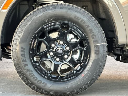New 2025 Ford Ranger Lariat w/ FX4 Off-Road Package image 24