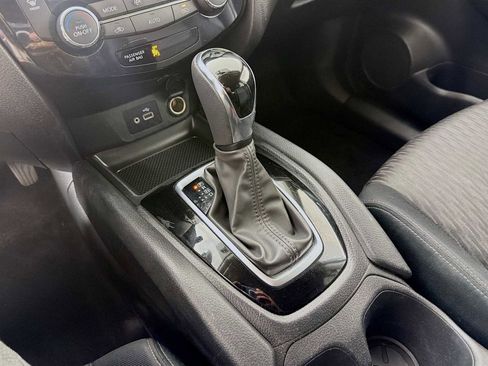 Certified 2018 Nissan Rogue SV image 14