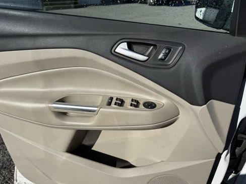 Used 2017 Ford Escape SE image 6