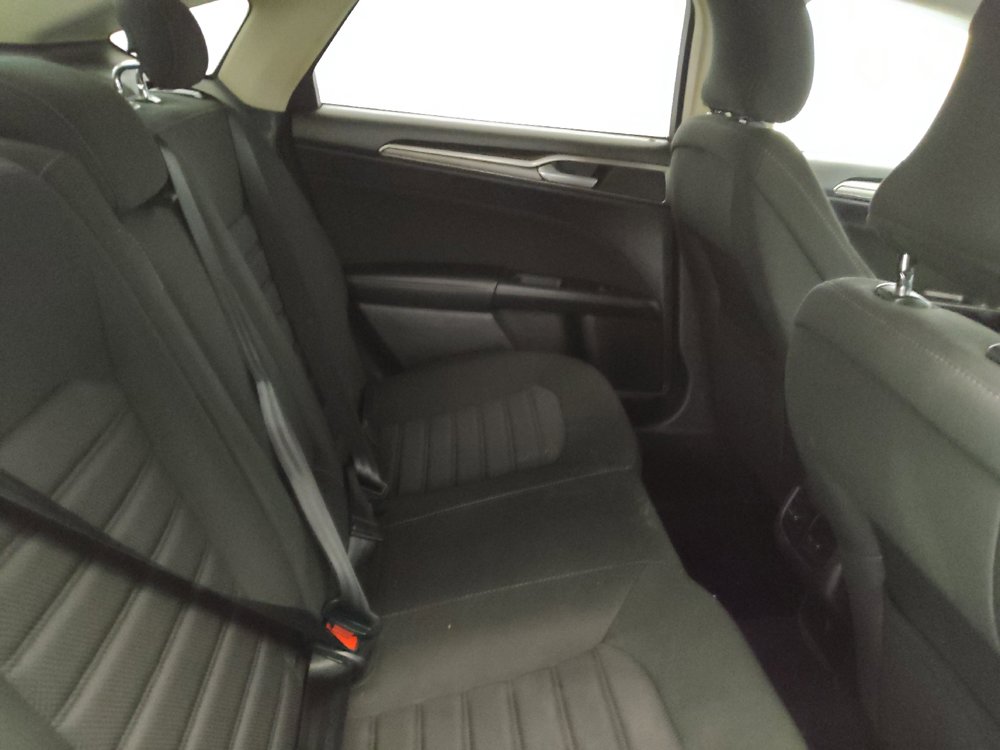 Used 2019 Ford Fusion SE FWD image 19