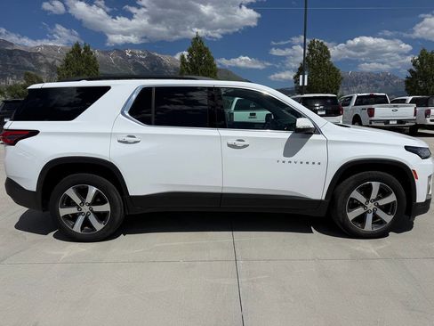 Used 2023 Chevrolet Traverse LT w/ LT Premium Package AWD/4WD image 2
