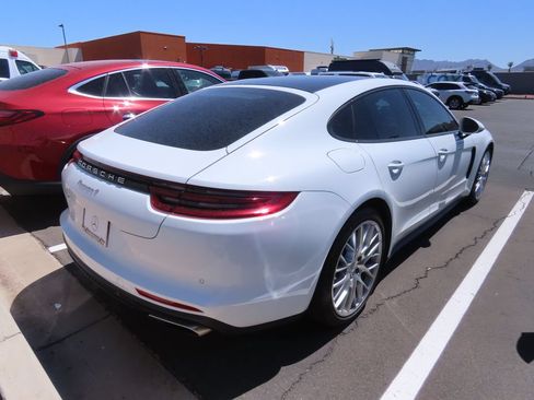 Used 2019 Porsche Panamera RWD image 3
