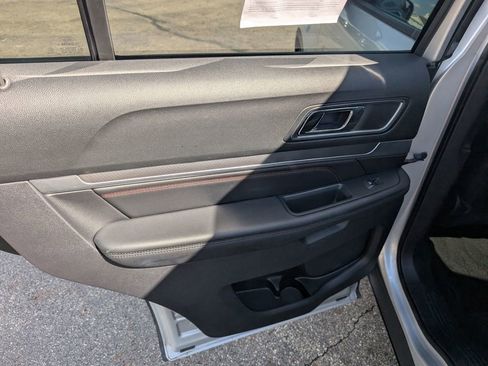 Used 2018 Ford Explorer Sport AWD/4WD image 9