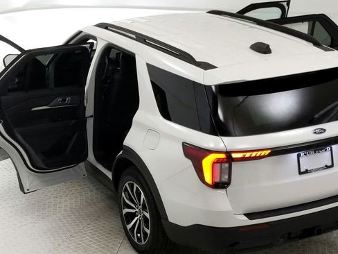New 2025 Ford Explorer ST-Line w/ Premium Package image 23