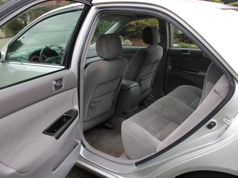 Used 2005 Toyota Camry LE image 14