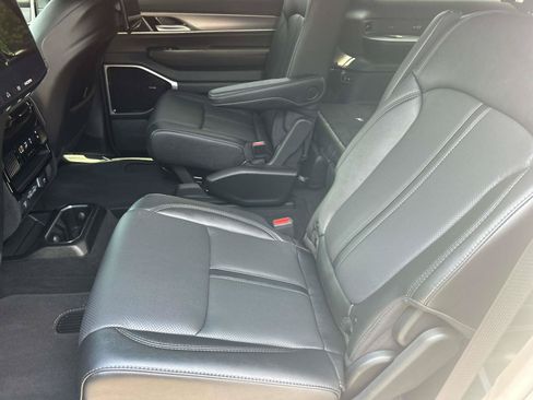 Used 2026 Jeep Grand Wagoneer L Limited AWD/4WD image 38