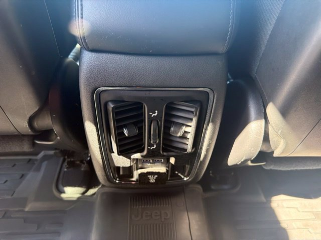Used 2020 Jeep Grand Cherokee Limited w/ Trailer Tow Group IV AWD/4WD image 18