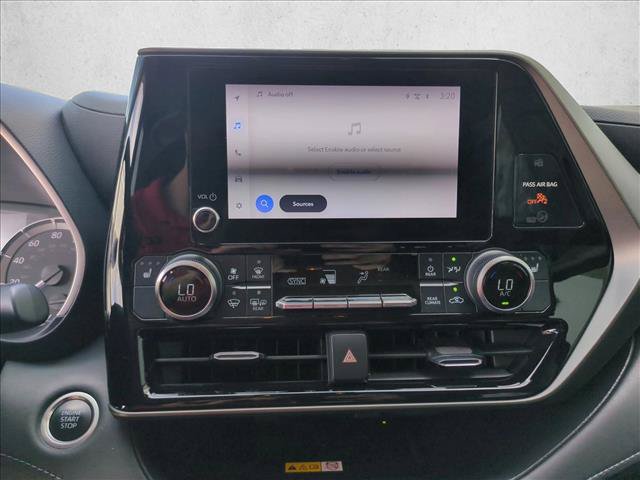 Used 2024 Toyota Highlander XLE FWD image 14