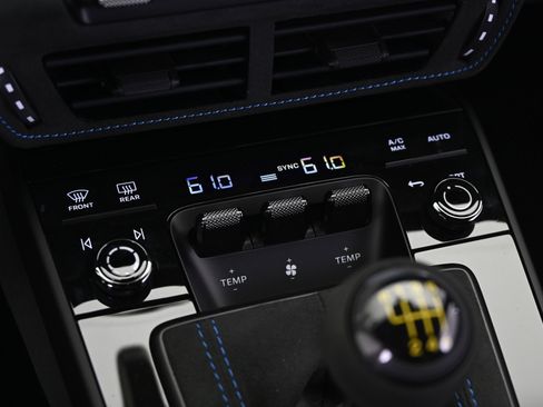 Certified 2025 Porsche 911 GT3 RWD image 32