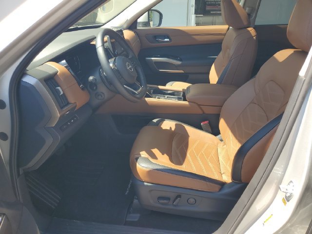 Certified 2025 Nissan Pathfinder Platinum w/ Cargo Package FWD image 24