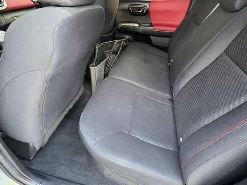 Used 2022 Toyota Tacoma SR5 w/ Technology Package RWD image 9