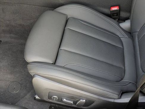 New 2026 BMW 330i xDrive Sedan w/ Convenience Package image 4