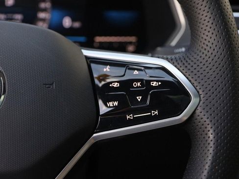 Used 2022 Volkswagen Tiguan SE R-Line image 13