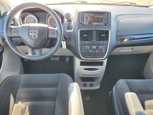 Used 2019 Dodge Grand Caravan SE w/ UConnect Hands-Free Group FWD image 18