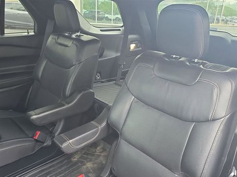 Used 2022 Ford Explorer ST AWD/4WD image 4