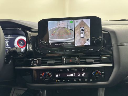 Used 2024 Nissan Pathfinder Platinum image 42