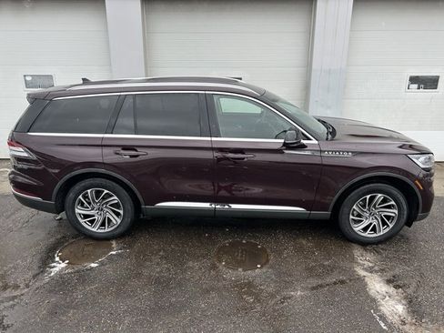 Used 2024 Lincoln Aviator AWD w/ Elements Package image 6
