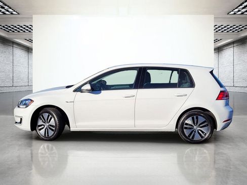 Used 2018 Volkswagen e-Golf SE image 6