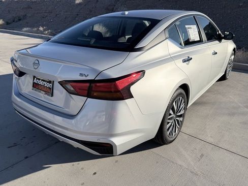 Used 2024 Nissan Altima 2.5 SV image 6