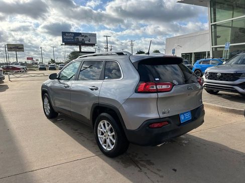 Used 2017 Jeep Cherokee Latitude w/ Comfort/Convenience Group AWD/4WD image 7