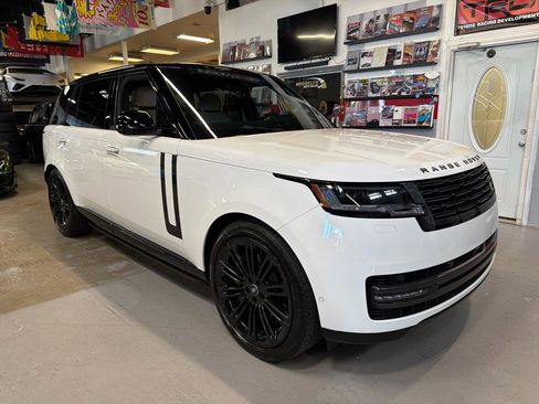 Used 2025 Land Rover Range Rover Long Wheelbase SE AWD/4WD image 3