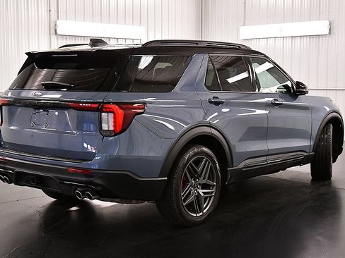 Used 2025 Ford Explorer ST AWD/4WD image 7