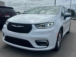Used 2023 Chrysler Pacifica Touring-L FWD video 1