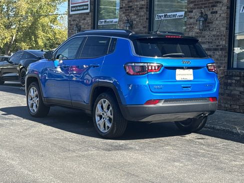 Used 2022 Jeep Compass Limited image 3