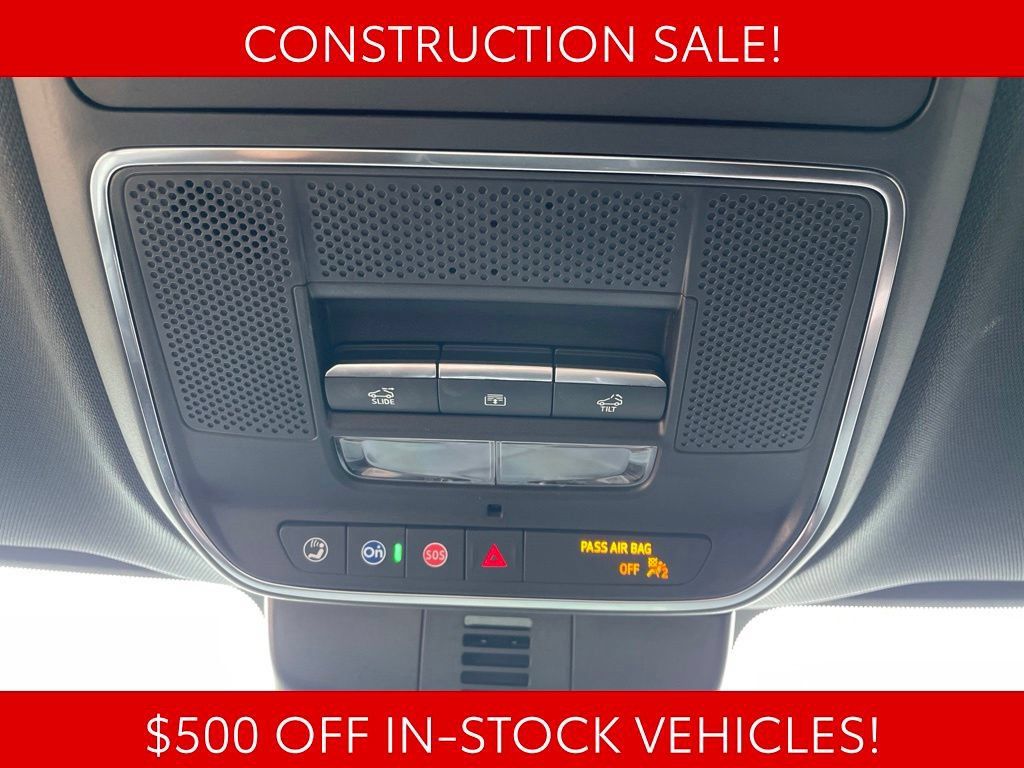 Used 2024 Chevrolet Traverse RS AWD/4WD image 21