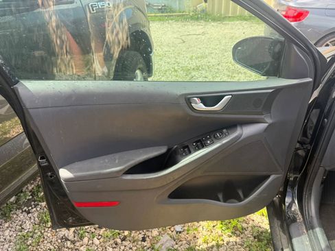 Used 2017 Hyundai Ioniq SEL FWD image 8