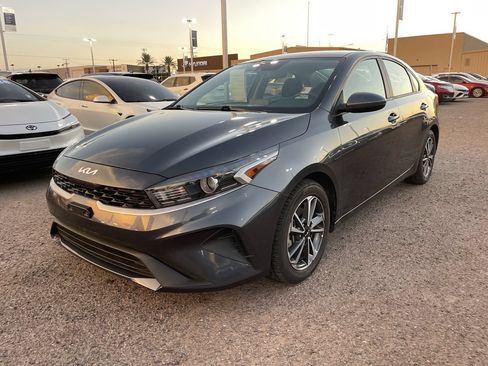 Certified 2023 Kia Forte LXS FWD image 3