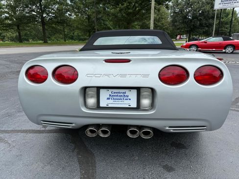 Used 2002 Chevrolet Corvette Convertible w/ Preferred Equipment Group2 RWD image 16