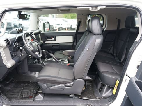 Used 2014 Toyota FJ Cruiser 4WD image 11