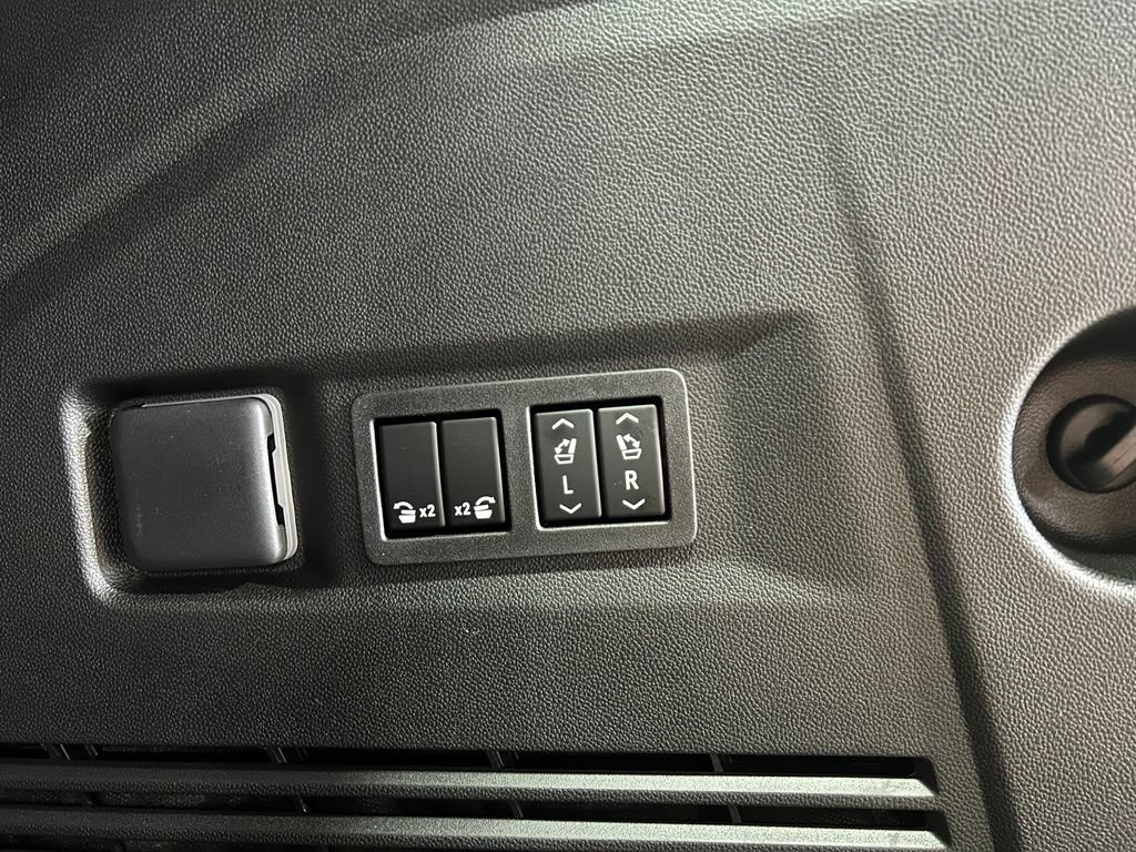 New 2026 GMC Yukon Denali w/ Advanced Technology Package AWD/4WD image 18