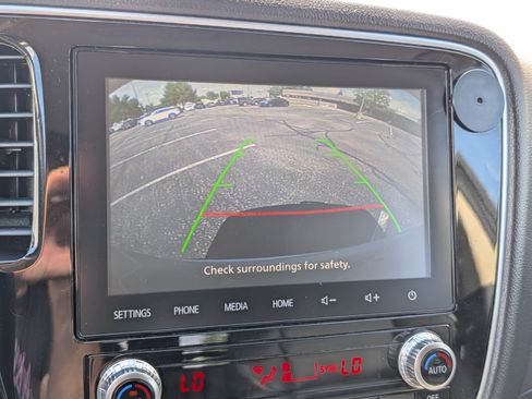 Used 2020 Mitsubishi Outlander SEL AWD/4WD image 27