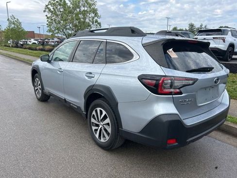 Used 2023 Subaru Outback Premium AWD/4WD image 3
