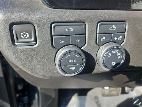 Used 2022 Chevrolet Silverado 1500 LT image 34