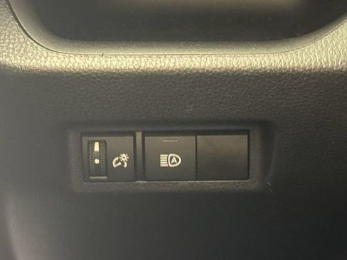 Used 2021 Toyota RAV4 XLE AWD/4WD image 35
