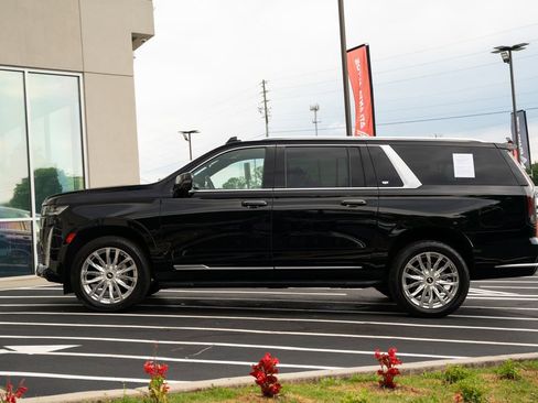 Used 2022 Cadillac Escalade ESV Premium Luxury AWD/4WD image 21
