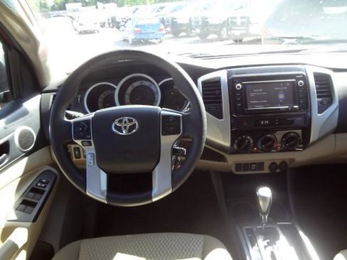 Used 2014 Toyota Tacoma PreRunner w/ SR5 Package image 11