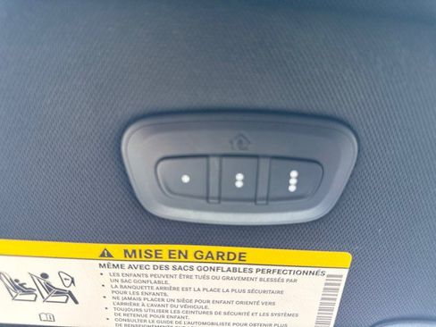Used 2025 Chrysler Pacifica Select FWD image 25