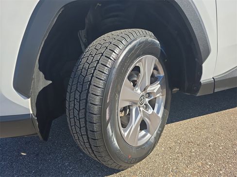 Used 2022 Toyota RAV4 XLE image 31