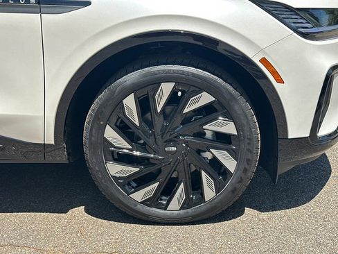 New 2026 Lincoln Nautilus Reserve AWD/4WD image 13
