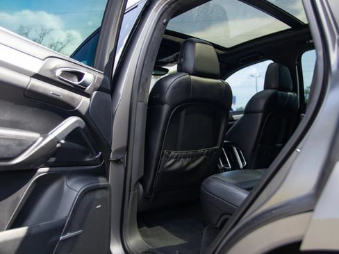 Used 2015 Porsche Cayenne Turbo AWD/4WD image 20