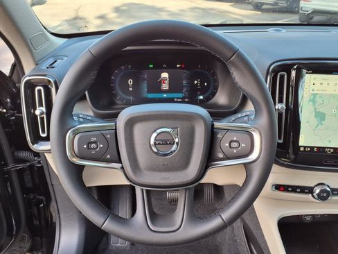 New 2025 Volvo XC40 B5 Plus w/ Protection Package Premier image 22