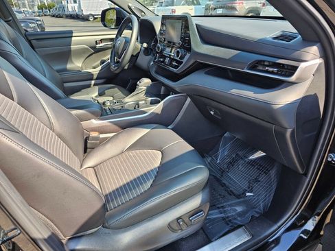 Used 2022 Toyota Highlander XSE AWD/4WD image 12
