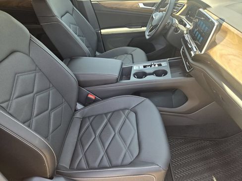 New 2026 Volkswagen Atlas SE FWD image 13